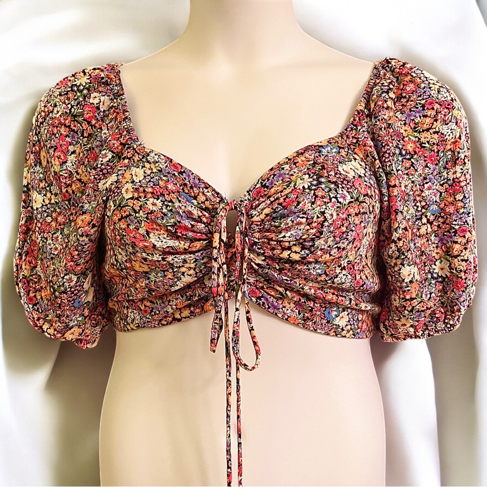 Ladies SIZE Large……..WILD FABLE……Flattering Floral Front Tie Balloon Sleeve Top